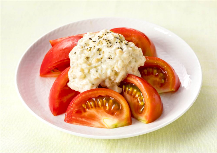 冷やしトマトのレモンタルタルがけ