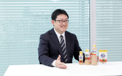 <b>深煎りごまドレッシングで野菜をもっとたくさん、おいしく食べてほしい</b>