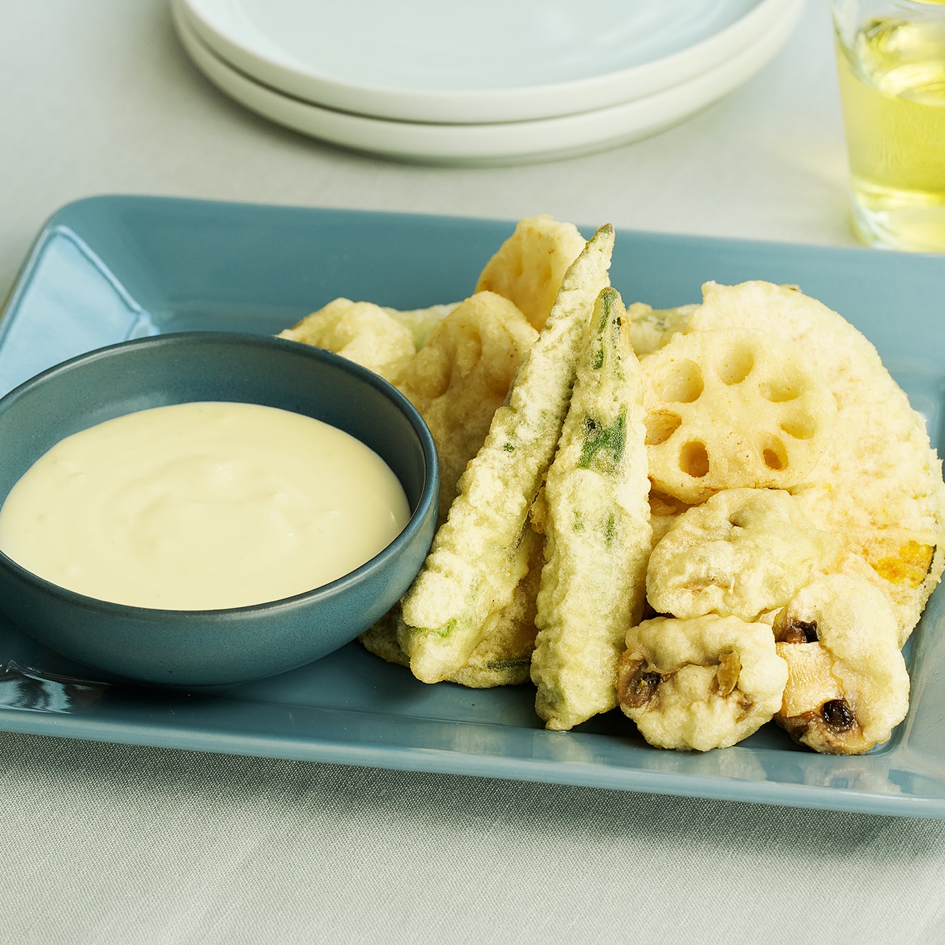 ヨーグルトマヨソースで野菜をパクパク食べられる！根菜フリット