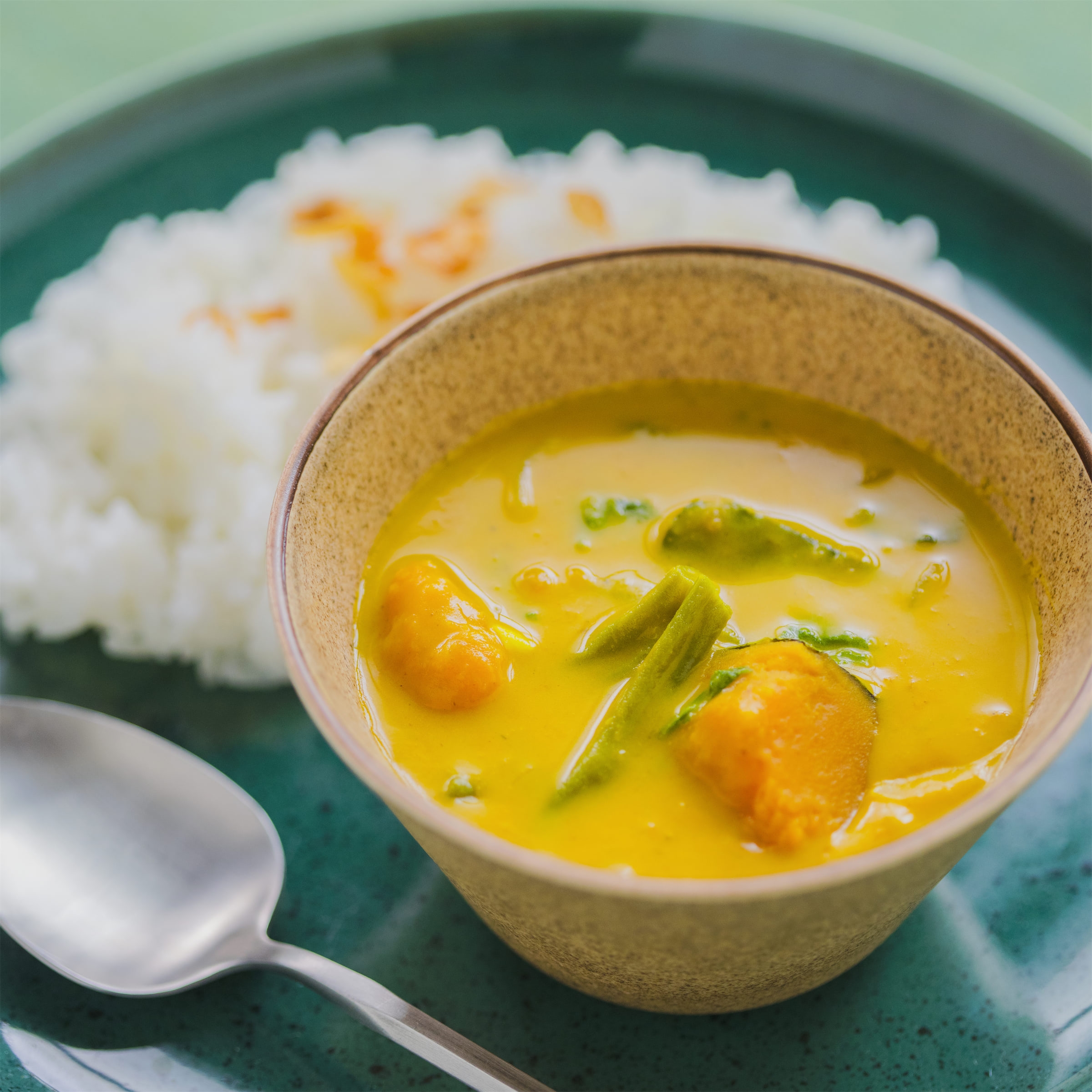 ゴロゴロ野菜のココナッツカレー