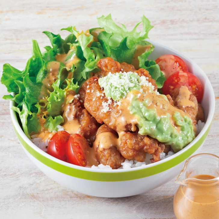 鶏から揚げのコブサラダ丼