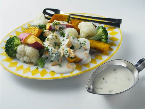 彩り温野菜のHOTバターミルクソース