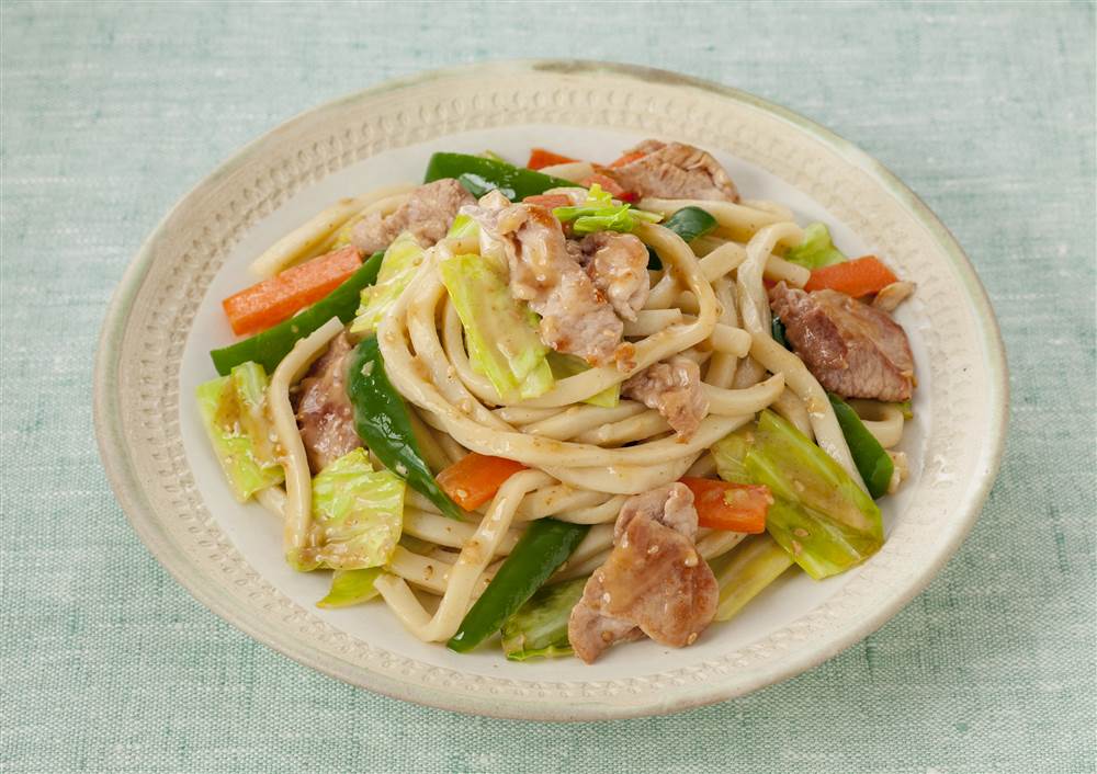 深煎りごまドレッシングで！焼きうどん